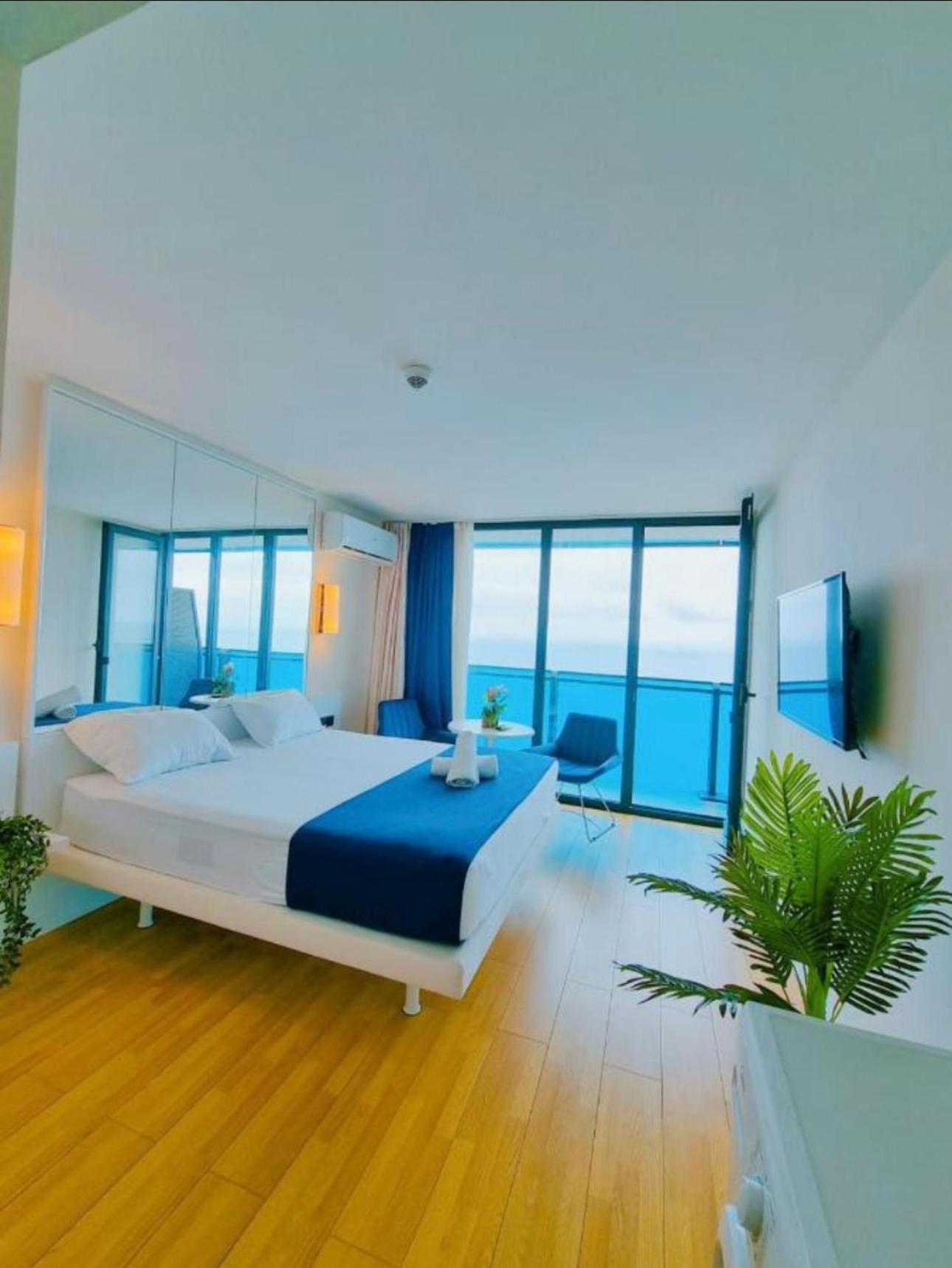 Orbi City Apartment With Sea View บาทูมิ ภายนอก รูปภาพ