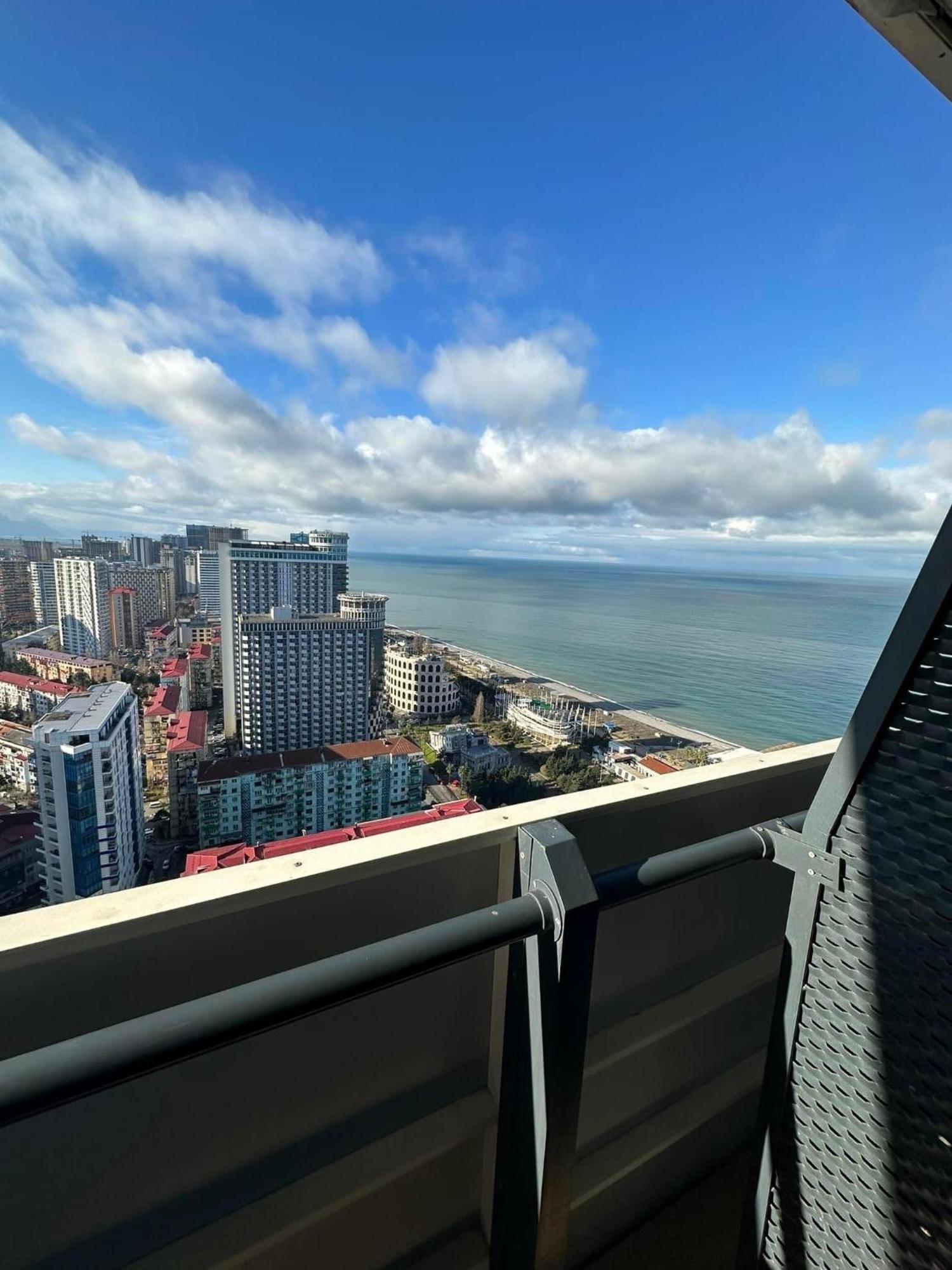 Orbi City Apartment With Sea View บาทูมิ ภายนอก รูปภาพ